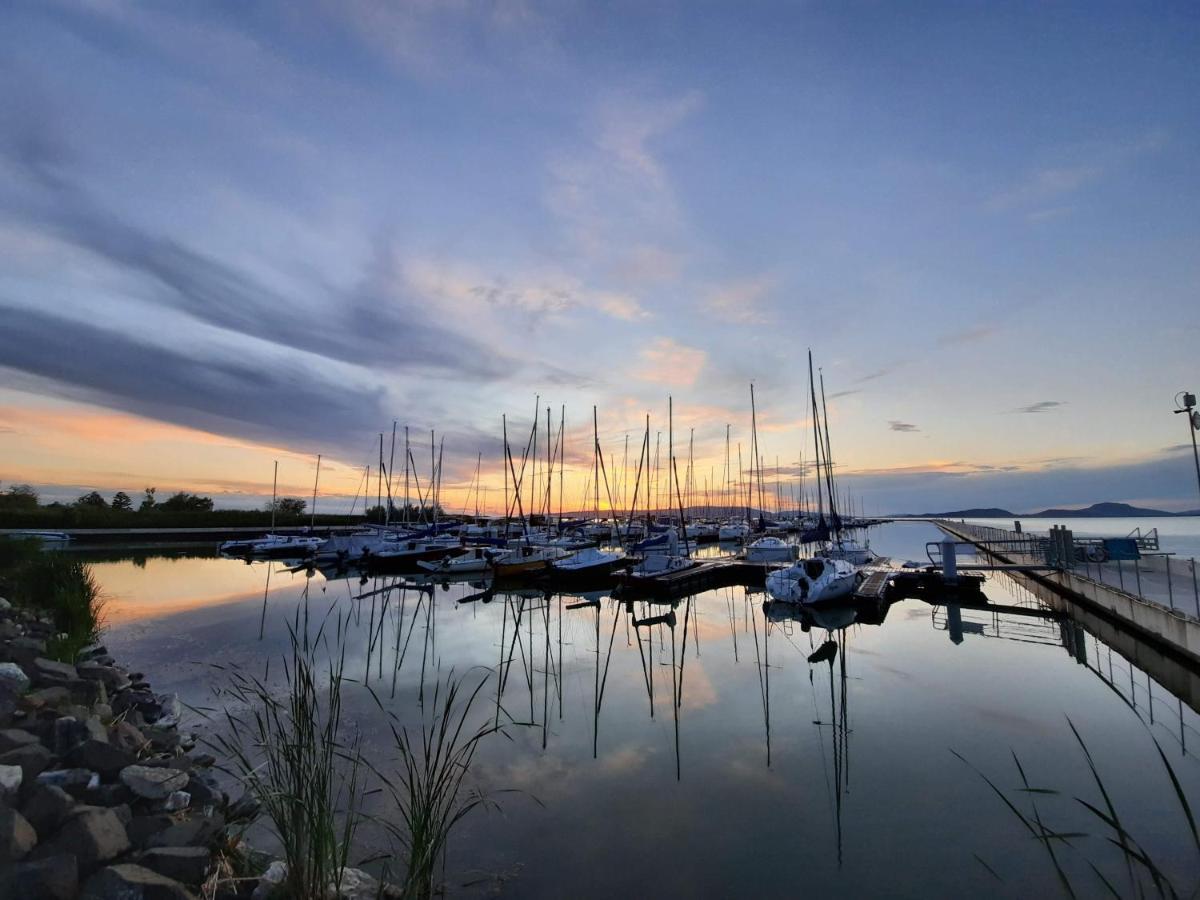 Marica Apartman Balatonfenyves Eksteriør billede